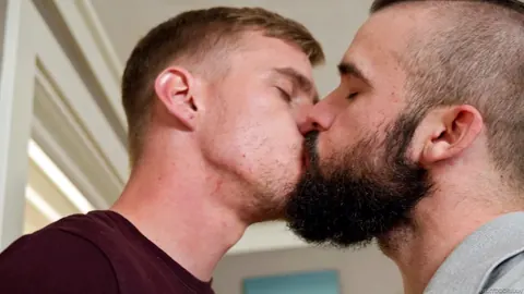 Brunette Stud Takes Anal and a Cumshot – photo 7 of 21