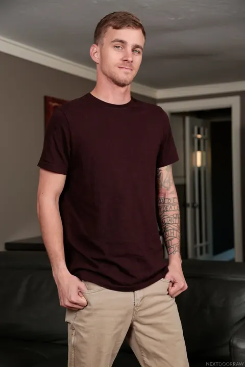 Brunette Stud Takes Anal and a Cumshot – photo 3 of 21