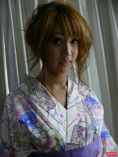 Yuki Mizuho: Japanese Redhead in a Uniform Skirt Poses for the Camera – photo 6 of 15