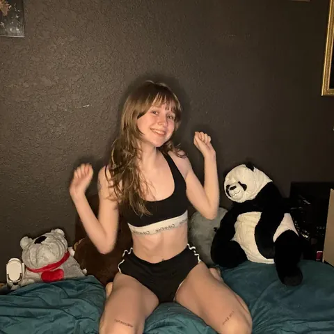 Petite Woman Poses in Stockings for Selfies – photo 1 of 11