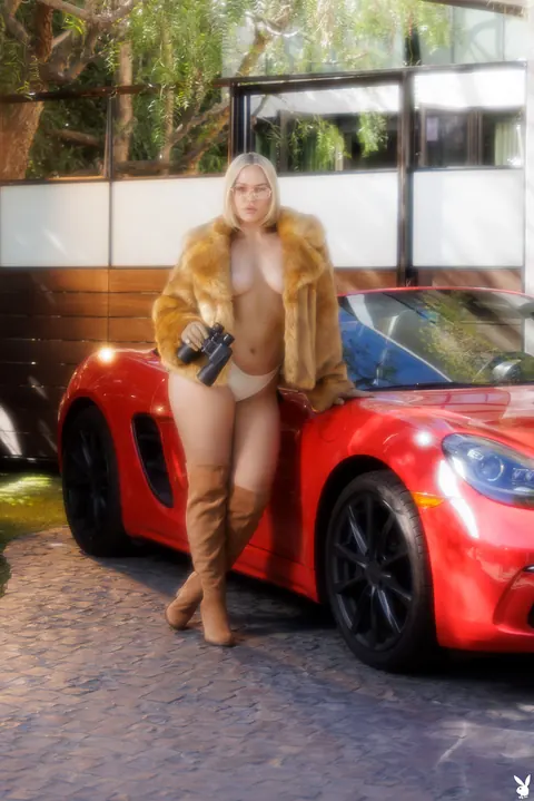 Alexis Texas: Thick Blonde Shows Her Big Ass by the Car Outdoors in Boots – photo 1 of 20