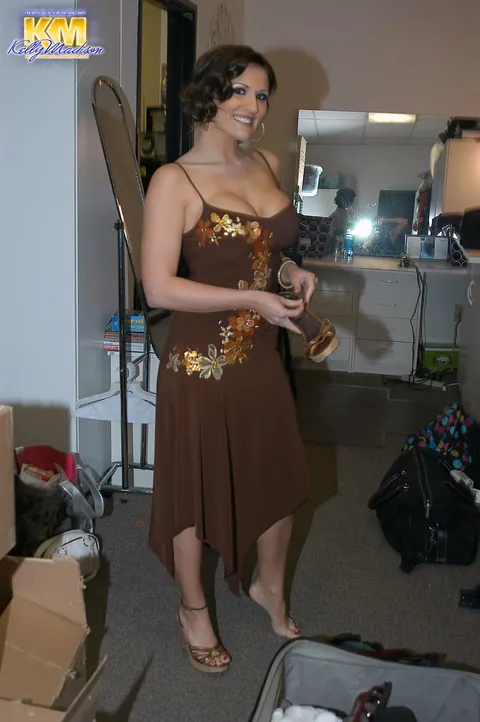 Austin Kincaid: Curvy Blonde MILF with Big Tits Kisses and Fucks in a Group – photo 15 of 16