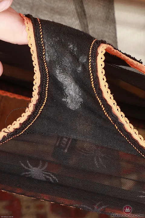 BBW Pulls Aside Her Panties and Spreads Her Hairy Pussy – photo 7 of 20