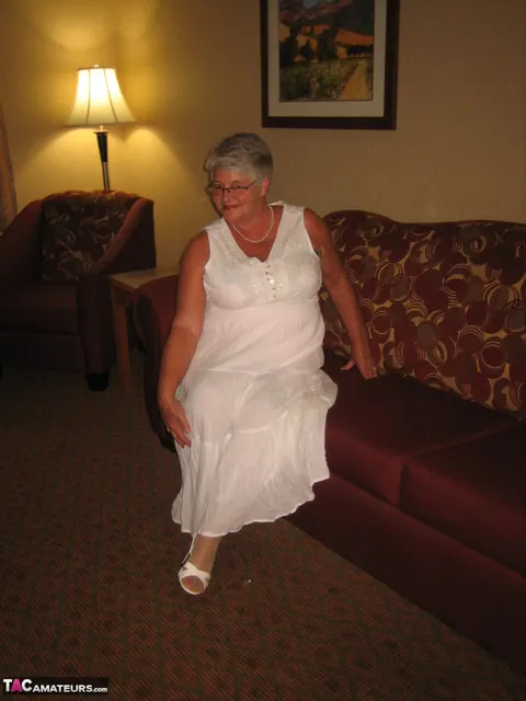 BBW in Stockings and Glasses Lets Her Boobs Loose – photo 3 of 20