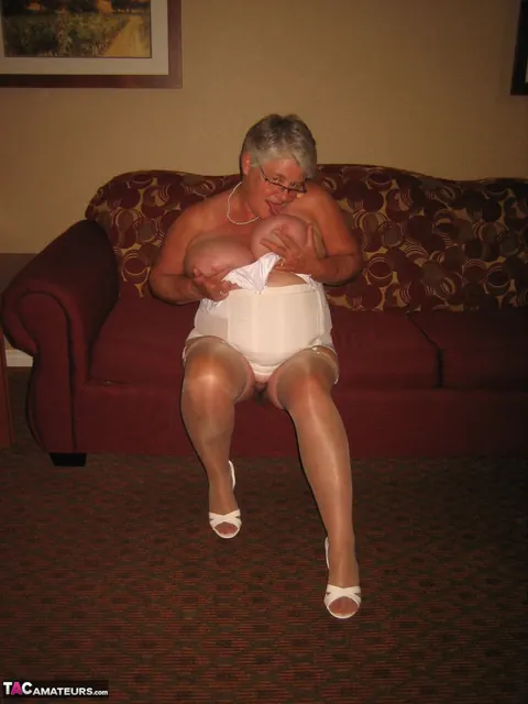 BBW in Stockings and Glasses Lets Her Boobs Loose – photo 19 of 20