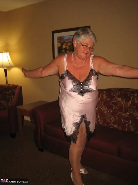 BBW in Stockings and Glasses Lets Her Boobs Loose – photo 10 of 20