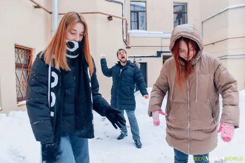 Eva Tender: Redhead and Brunette Share a Cock in Outdoor Threesome – photo 2 of 20