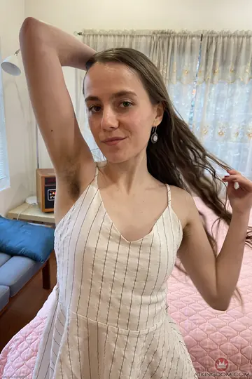 Sia Wood – Slim Amateur Brunette Spreads Her Hairy Pussy Wide