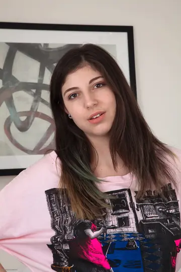 Elly Tripp – Thick Pale Brunette Pulls Panties Aside and Spreads Her Hairy Pussy