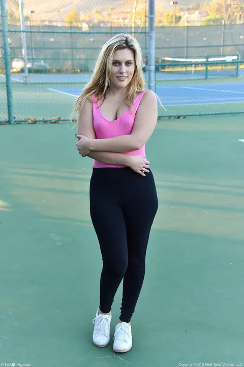 Sasha Heart: Thick Brunette MILF Flashes Her Big Ass in Yoga Pants Outdoors – photo 17 of 20
