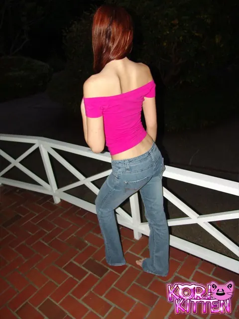 Korina Bliss: Skinny Redhead in Jeans Shows Her Big Ass Outdoors – photo 1 of 12