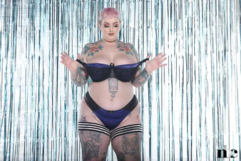 Galda Lou: BBW with Big Tits Strips Out of Her Lingerie and Boots – photo 7 of 21