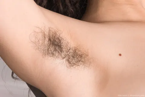 Silki Smith: Pale Brunette Spreads Her Hairy Pussy and Armpits – photo 17 of 21