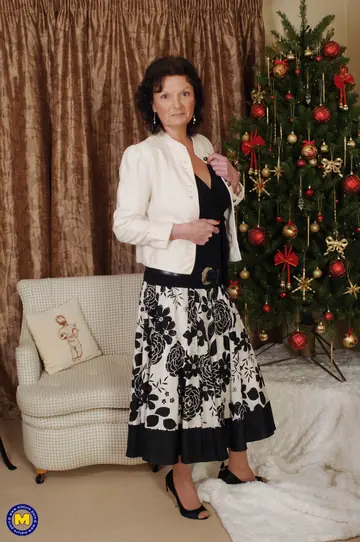 Busty British MILF Strips Out of Her Stockings and Spreads