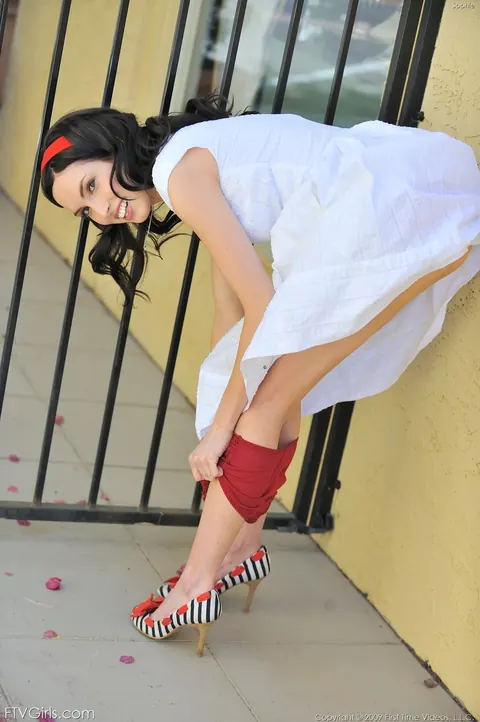 Katie Reynolds: Slim Brunette Flashes and Fingers Her Pussy Outdoors in Heels – photo 6 of 20