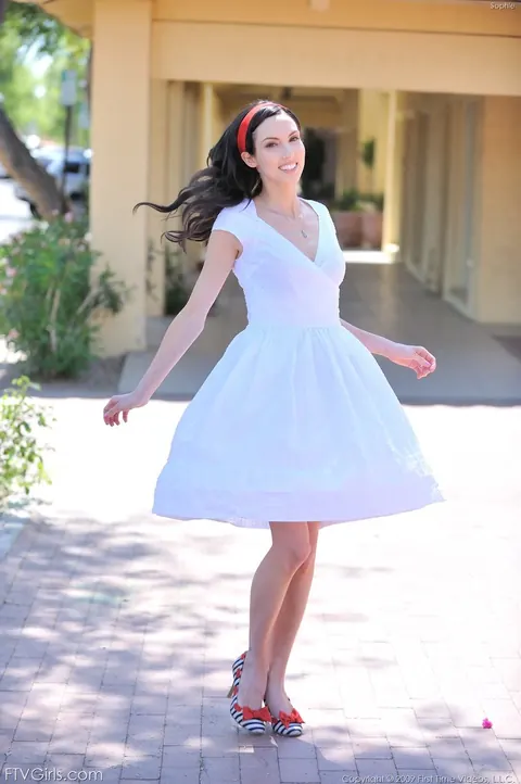 Katie Reynolds: Slim Brunette Flashes and Fingers Her Pussy Outdoors in Heels – photo 7 of 20