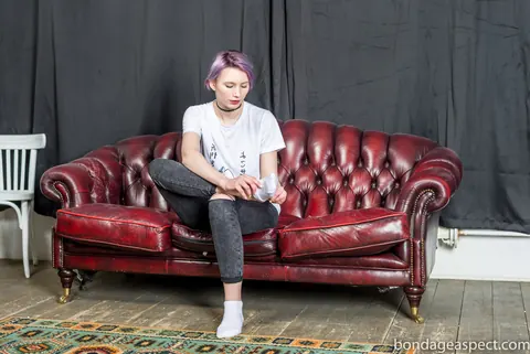 Short-Haired Woman Spreads Her Toes in Jeans and Socks – photo 1 of 12