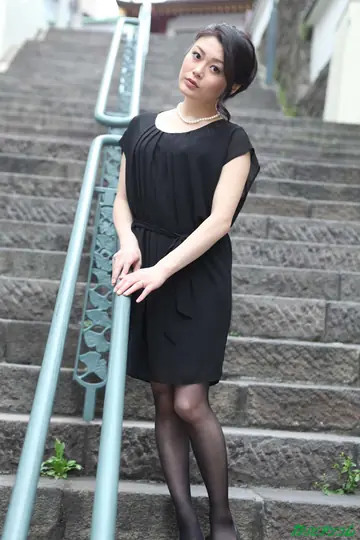 Kyoko Nakajima – Japanese MILF in Pantyhose Gets Her Hairy Pussy Licked and Creampied Outdoors