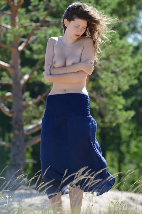 Anamika: European Brunette Strips Out of Her Skirt on a Sand Patch – photo 4 of 16