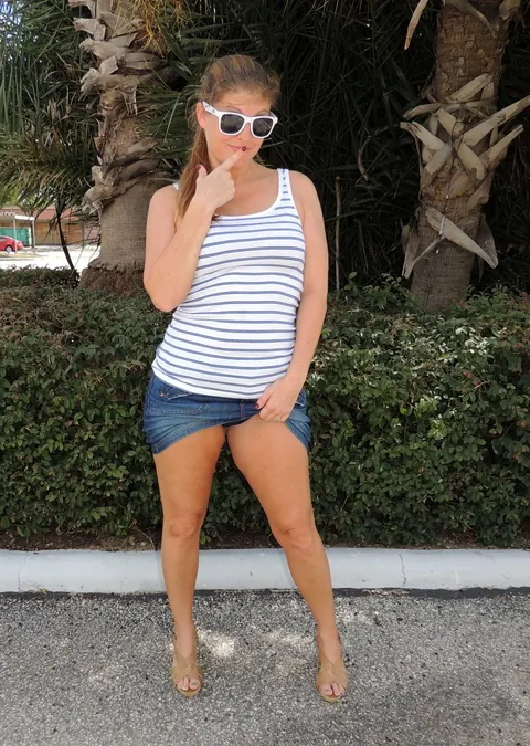 Kloe Joy: BBW MILF Bares Her Big Ass and Sucks Cock in Public – photo 3 of 17