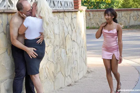 Yelena Vera: Latina MILF Enjoys Outdoor Threesome in Sunlight – photo 1 of 21
