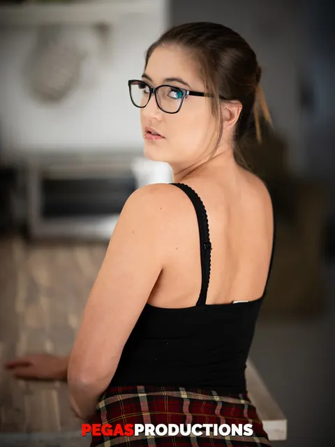 Busty Women in Glasses Kiss in Lesbian Threesome – photo 10 of 21