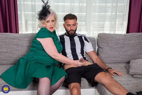 Pure Vicky: Mature Curvy Blonde in Stockings Gets Fucked Outdoors – photo 3 of 11