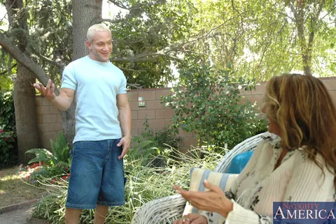 Lisa Lipps: Busty Blonde MILF Has Anal Sex in the Backyard – photo 5 of 12