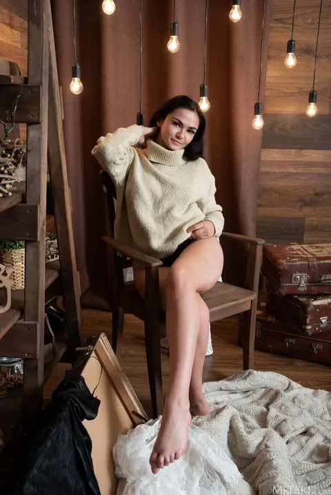 Ukrainian Brunette Turns Nude to Display Her Body – photo 2 of 21