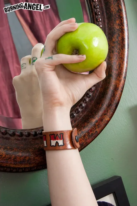 Short-Haired Woman Eats an Apple While Undressing and Spreading – photo 4 of 17