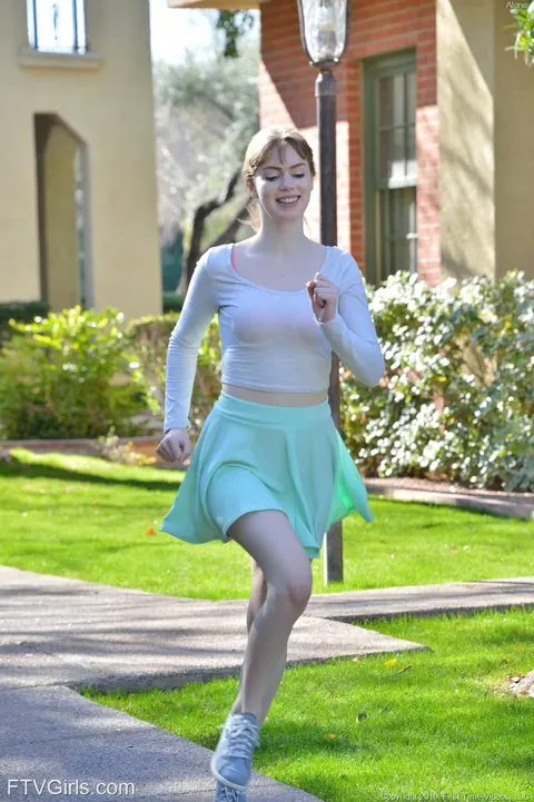 Dolly Leigh: Skinny Blonde in Stockings Masturbates with a Dildo – photo 18 of 20