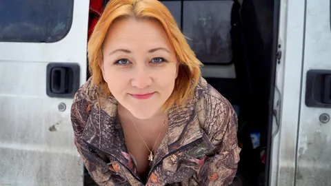 Lady La Perle: Mature Redhead Shows Her Big Tits and Spreads Outdoors by a Car – photo 5 of 15