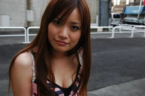 Saki Mitsui: Japanese Brunette Undresses and Spreads Her Lips in Lingerie – photo 1 of 16