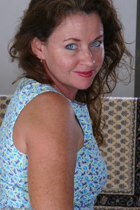 Curvy MILF Strips Off Her Lingerie and Opens Her Trimmed Pussy – photo 1 of 20