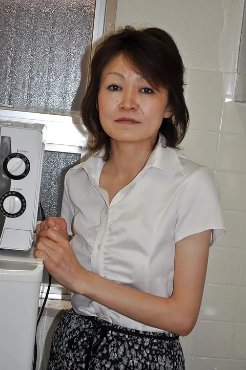 Mature Asian Woman in Lingerie Undresses and Spreads Wide – photo 3 of 16