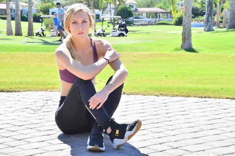 Jenni Jordan: Slim Blonde Poses Outdoors in Yoga Pants – photo 6 of 21