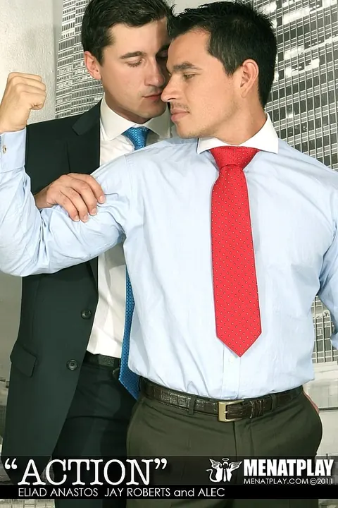 Three Men Suck Cock and Kiss in a Threesome – photo 3 of 11