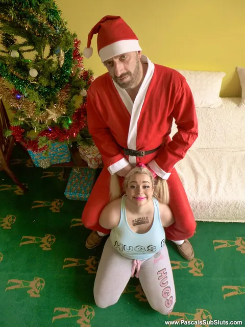 Saskia Squirts: British Blonde BBW Strips Nude and Masturbates for Christmas – photo 3 of 16