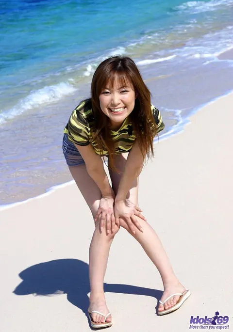 Yua Aida: Japanese MILF Strips Out of Her Shorts in a Sea Cave – photo 2 of 16