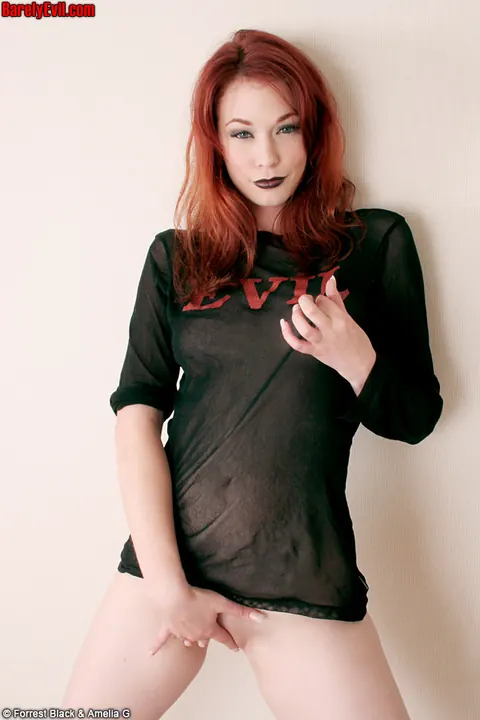 Justine Joli: Redhead MILF Fingers Her Pussy and Sucks Her Toes – photo 2 of 16