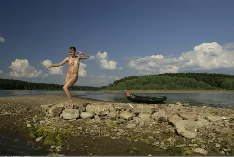 Sveti: European Babe Poses Nude on the Beach – photo 3 of 21