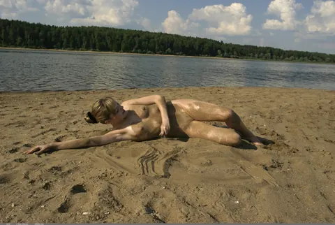 Sveti: European Babe Poses Nude on the Beach – photo 9 of 21