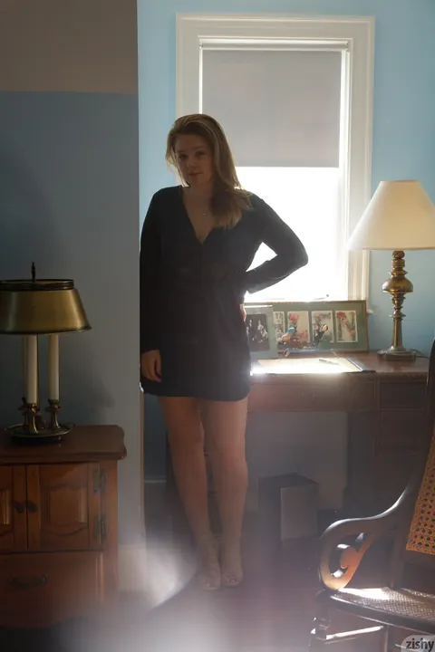 Fawn Richfield: Thick Polish Brunette Flaunts Her Natural Tits in a Dress – photo 7 of 12