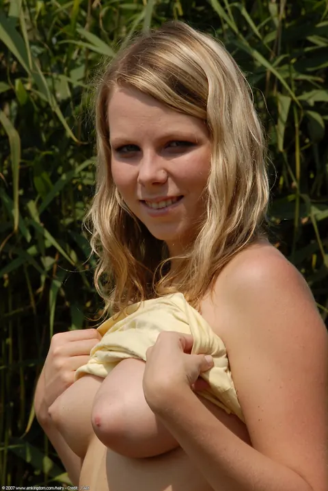 Blonde Babe Undresses Outdoors and Spreads Her Hairy Pussy – photo 2 of 20