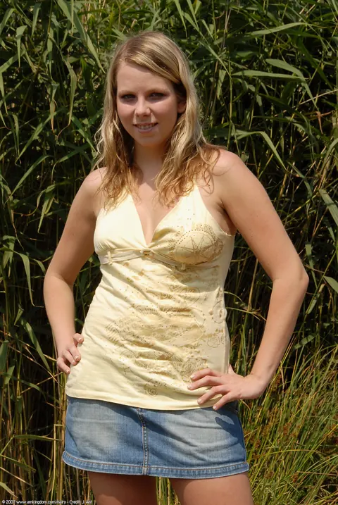 Blonde Babe Undresses Outdoors and Spreads Her Hairy Pussy – photo 1 of 20