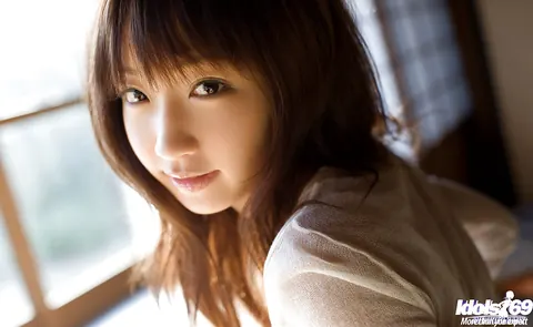 Hina Kurumi: Japanese Brunette Displays Her Curves in Panties – photo 6 of 15