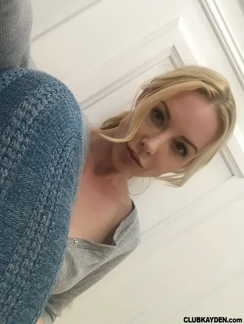 Kayden Kross: Blonde Flaunts Her Enhanced Tits and Socks in Selfie Set – photo 3 of 20