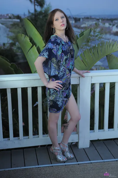 Tyla Tione: Petite Brunette in Heels Bares All and Spreads Her Ass on the Balcony – photo 1 of 21