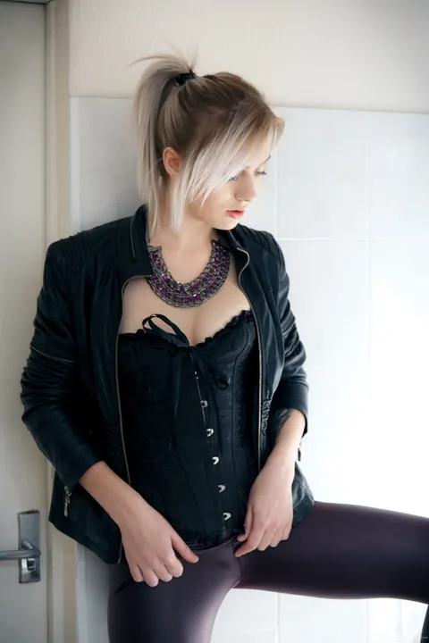 Lulya: Blonde in Leather Pants and Heels Toys Her Shaved Pussy – photo 3 of 20