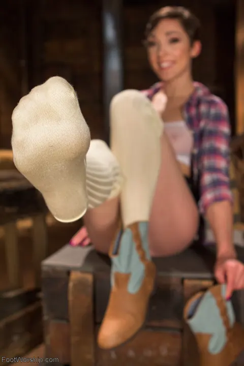 Lily LaBeau: Blonde in Socks Spreads and Shows Her Feet While Tied Up – photo 5 of 20
